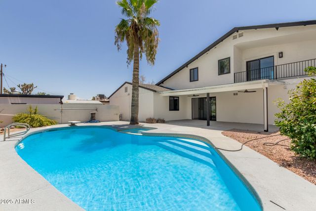 2210 E EVERETT Drive, Phoenix, AZ 85022