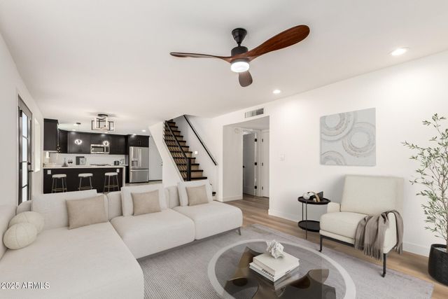 2210 E EVERETT Drive, Phoenix, AZ 85022