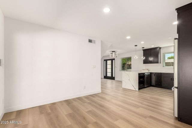 2210 E EVERETT Drive, Phoenix, AZ 85022