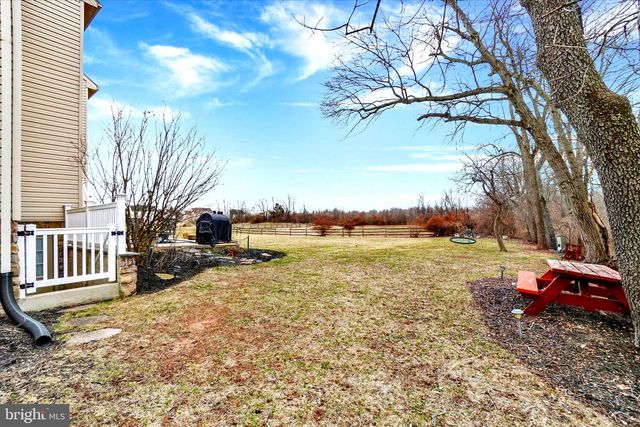 1724 CANDLE LN, York, PA 17404