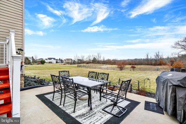 1724 CANDLE LN, York, PA 17404