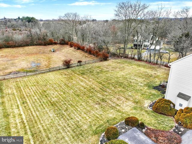 1724 CANDLE LN, York, PA 17404