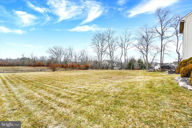 1724 CANDLE LN, York, PA 17404