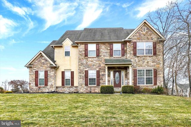 1724 CANDLE LN, York, PA 17404