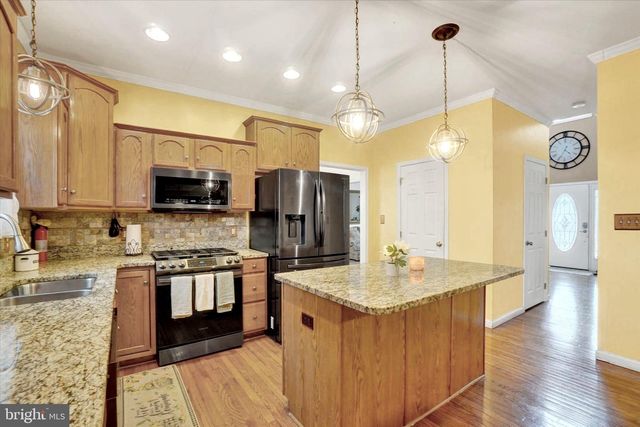 1724 CANDLE LN, York, PA 17404