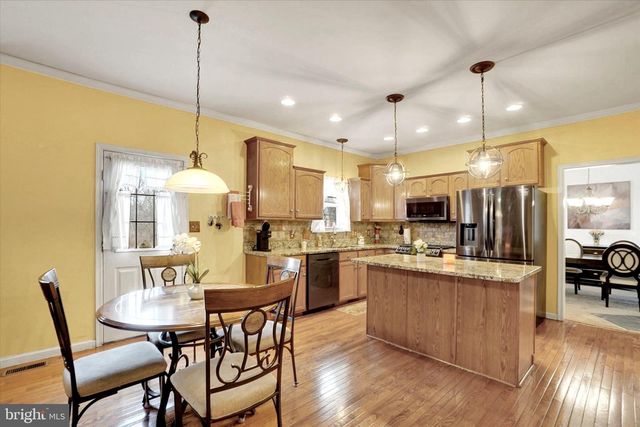 1724 CANDLE LN, York, PA 17404