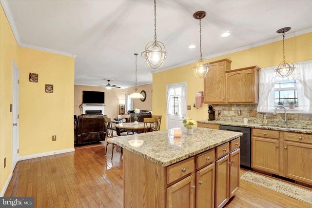 1724 CANDLE LN, York, PA 17404