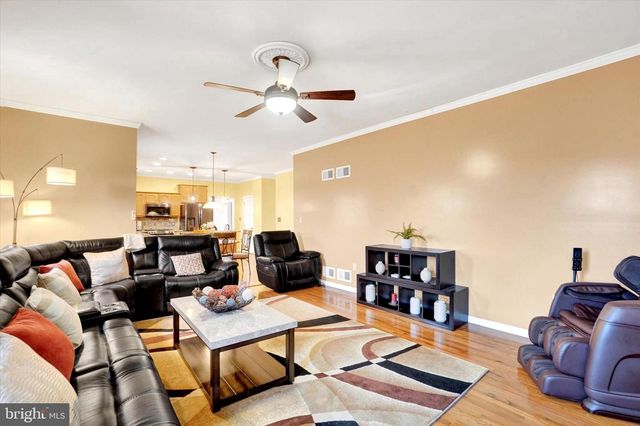 1724 CANDLE LN, York, PA 17404