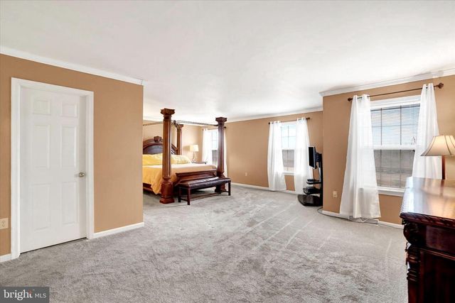 1724 CANDLE LN, York, PA 17404