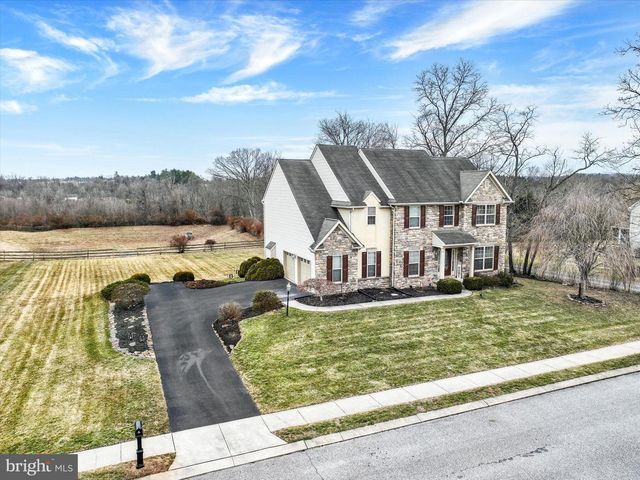 1724 CANDLE LN, York, PA 17404