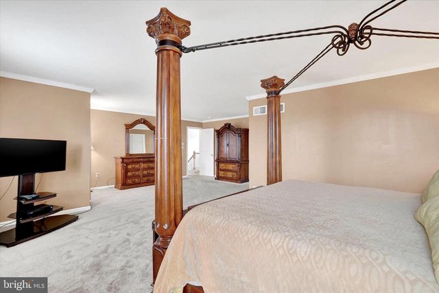 1724 CANDLE LN, York, PA 17404