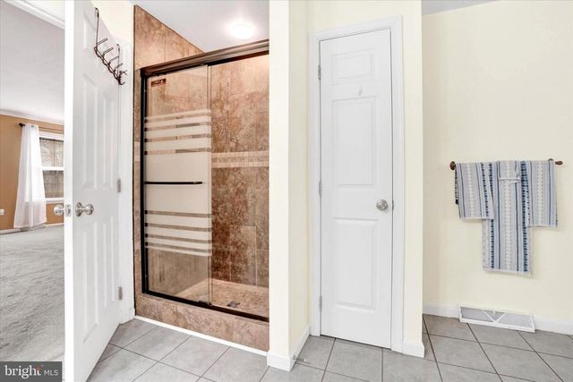 1724 CANDLE LN, York, PA 17404