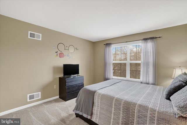 1724 CANDLE LN, York, PA 17404