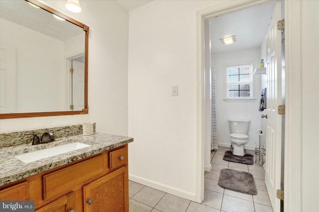 1724 CANDLE LN, York, PA 17404