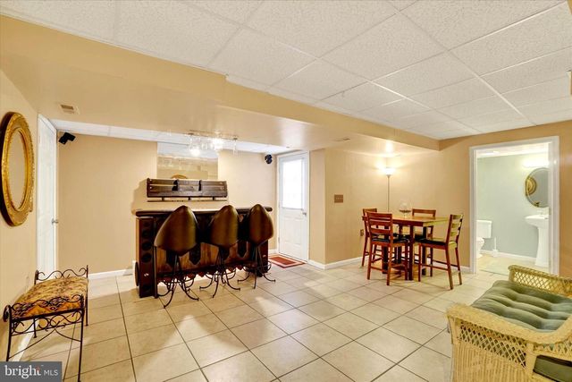 1724 CANDLE LN, York, PA 17404