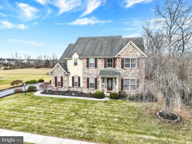 1724 CANDLE LN, York, PA 17404