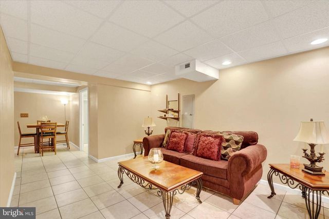 1724 CANDLE LN, York, PA 17404