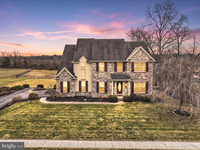 1724 CANDLE LN, York, PA 17404