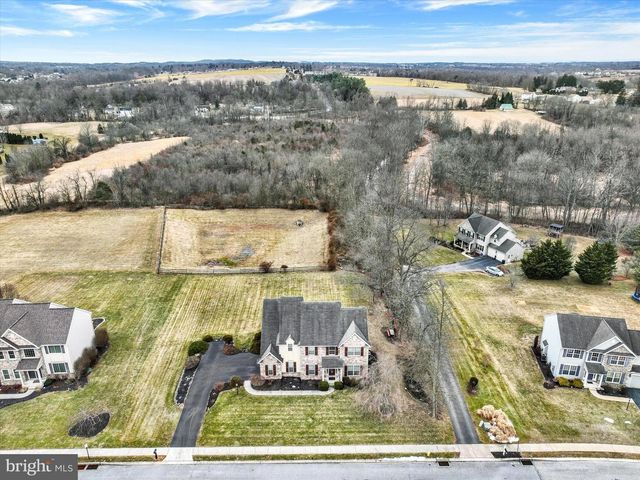 1724 CANDLE LN, York, PA 17404