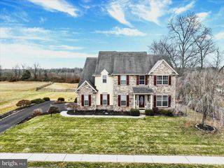 1724 CANDLE LN, York, PA 17404