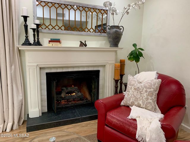 7332 N Camino De Maximillian, Tucson, AZ 85704