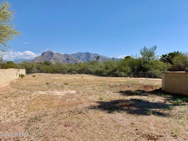 7332 N Camino De Maximillian, Tucson, AZ 85704