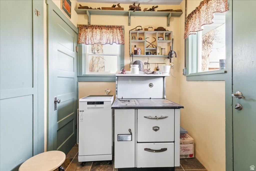Image 13 of property listing at 286 N STATE ST, Fairview, UT 84629