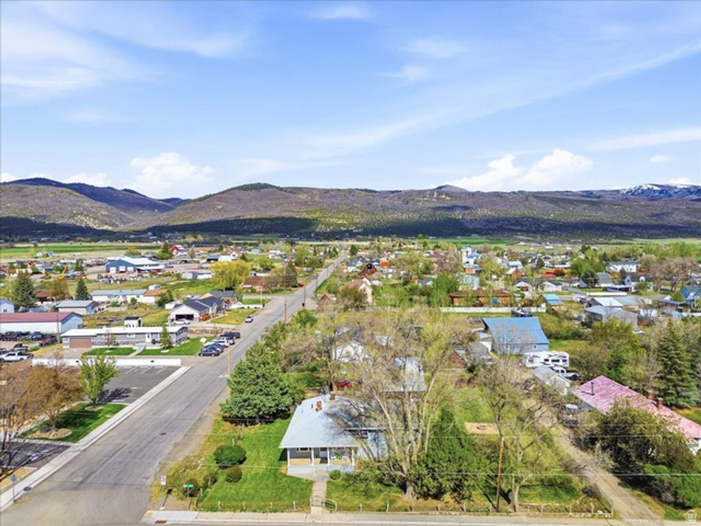 Image 4 of property listing at 286 N STATE ST, Fairview, UT 84629