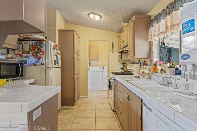 11676 11676 Acanthus, Phelan, CA 92371