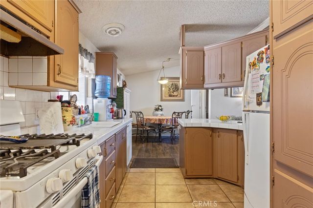 11676 11676 Acanthus, Phelan, CA 92371