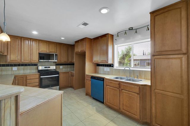 1906 15th St, Olivehurst, CA 95961