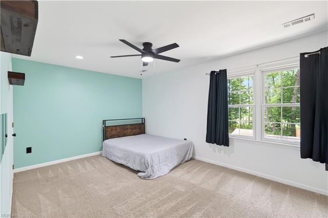 129 Stone Lake CT, Yorktown, VA 23693