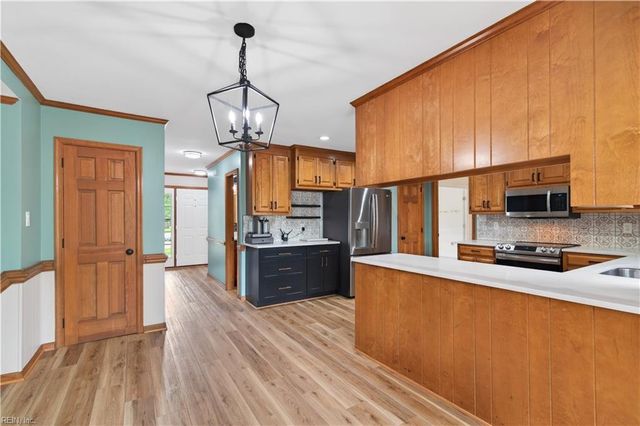 129 Stone Lake CT, Yorktown, VA 23693