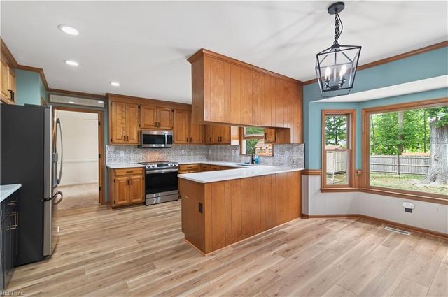 129 Stone Lake CT, Yorktown, VA 23693