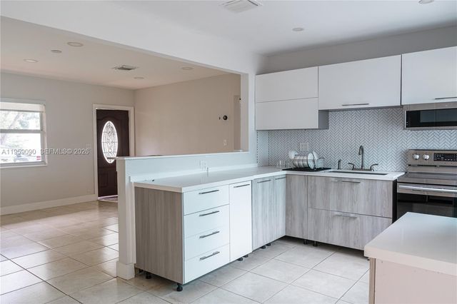 2842 Jackson St, Hollywood, FL 33020