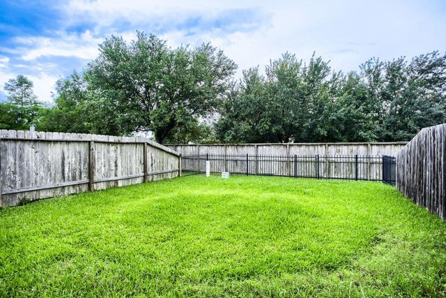 3310 Rainflower Springs Lane, Rosenberg, TX 77471