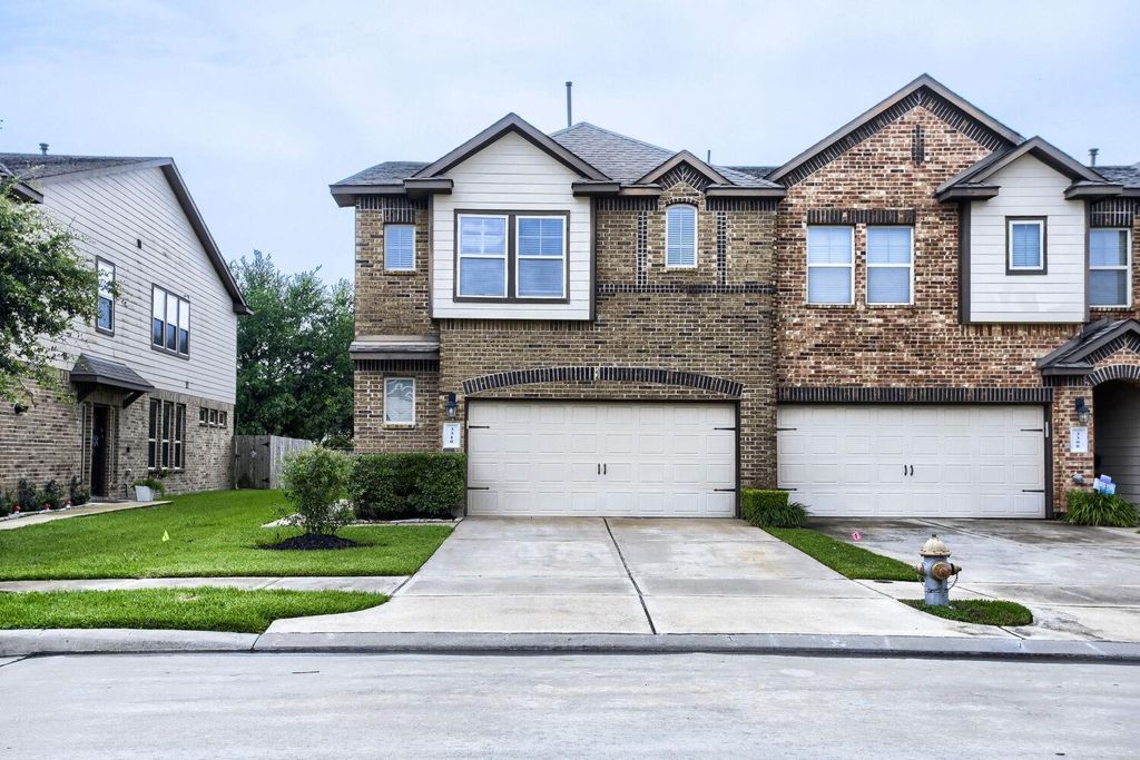 3310 Rainflower Springs Lane, Rosenberg, TX 77471