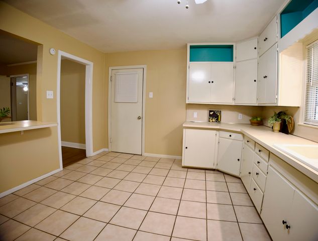 2833 W Beauregard Avenue, San Angelo, TX 76901