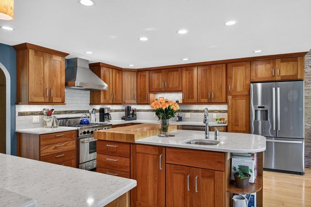 21 Larkin Street, Madison, WI 53705
