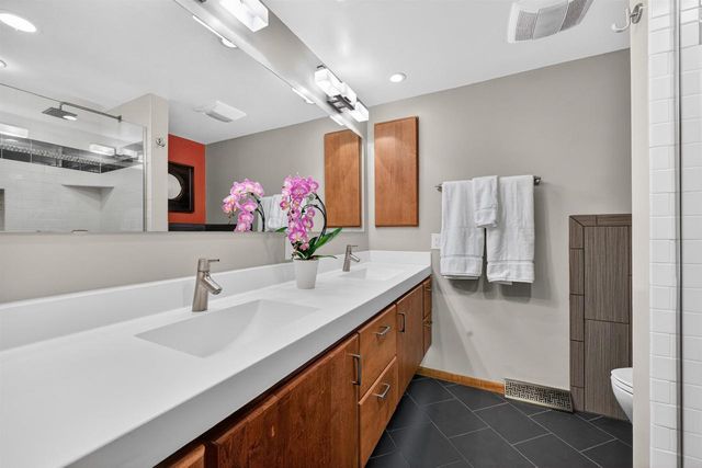21 Larkin Street, Madison, WI 53705