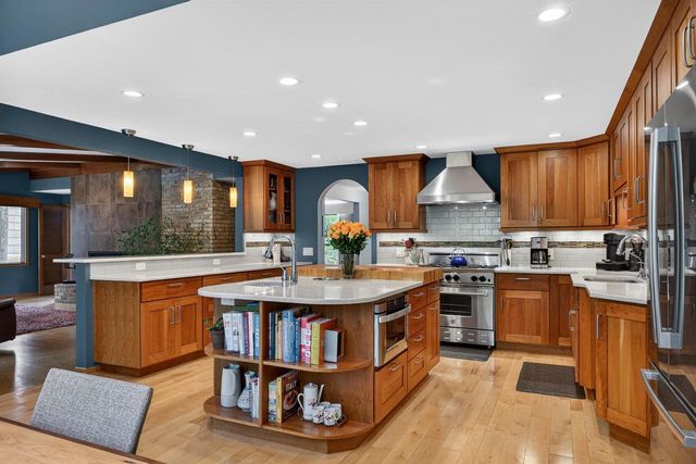 21 Larkin Street, Madison, WI 53705