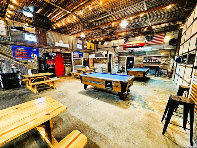 4951 FM 1283, Pipe Creek, TX 78063