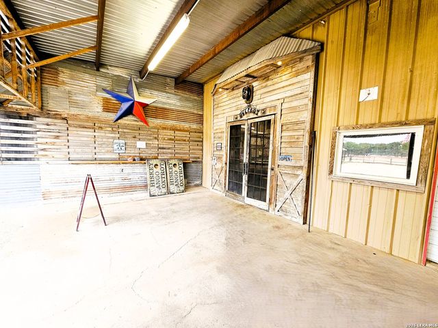 4951 FM 1283, Pipe Creek, TX 78063