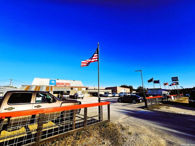 4951 FM 1283, Pipe Creek, TX 78063
