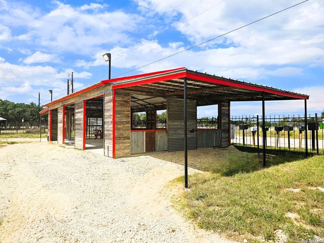 4951 FM 1283, Pipe Creek, TX 78063