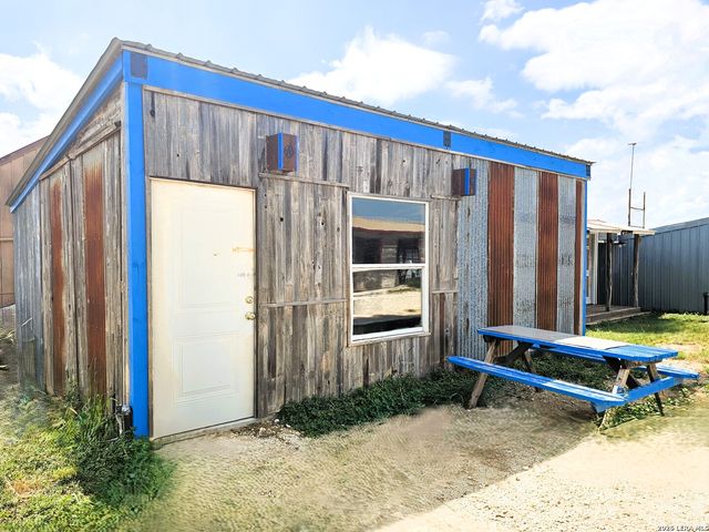 4951 FM 1283, Pipe Creek, TX 78063