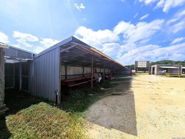 4951 FM 1283, Pipe Creek, TX 78063