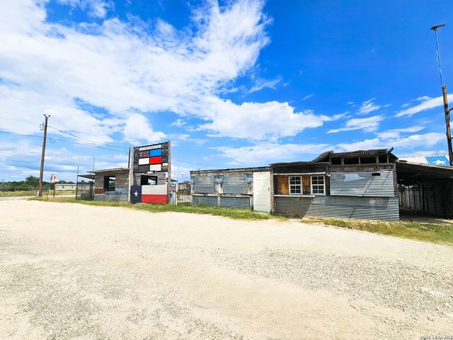 4951 FM 1283, Pipe Creek, TX 78063