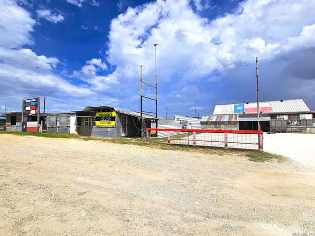 4951 FM 1283, Pipe Creek, TX 78063