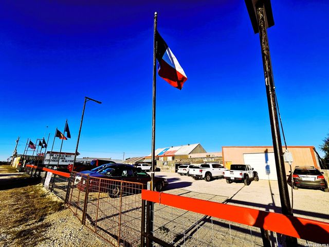 4951 FM 1283, Pipe Creek, TX 78063